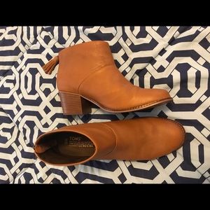 TOMS Leila Bootie in Medium Brown - Size 11